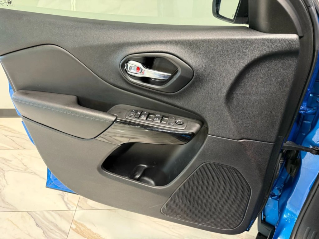 2021 Jeep Cherokee Image 12