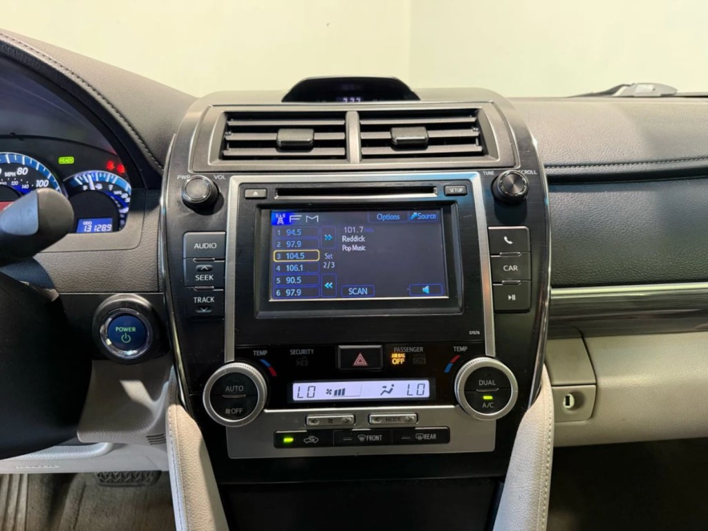 2013 Toyota Camry Image 14