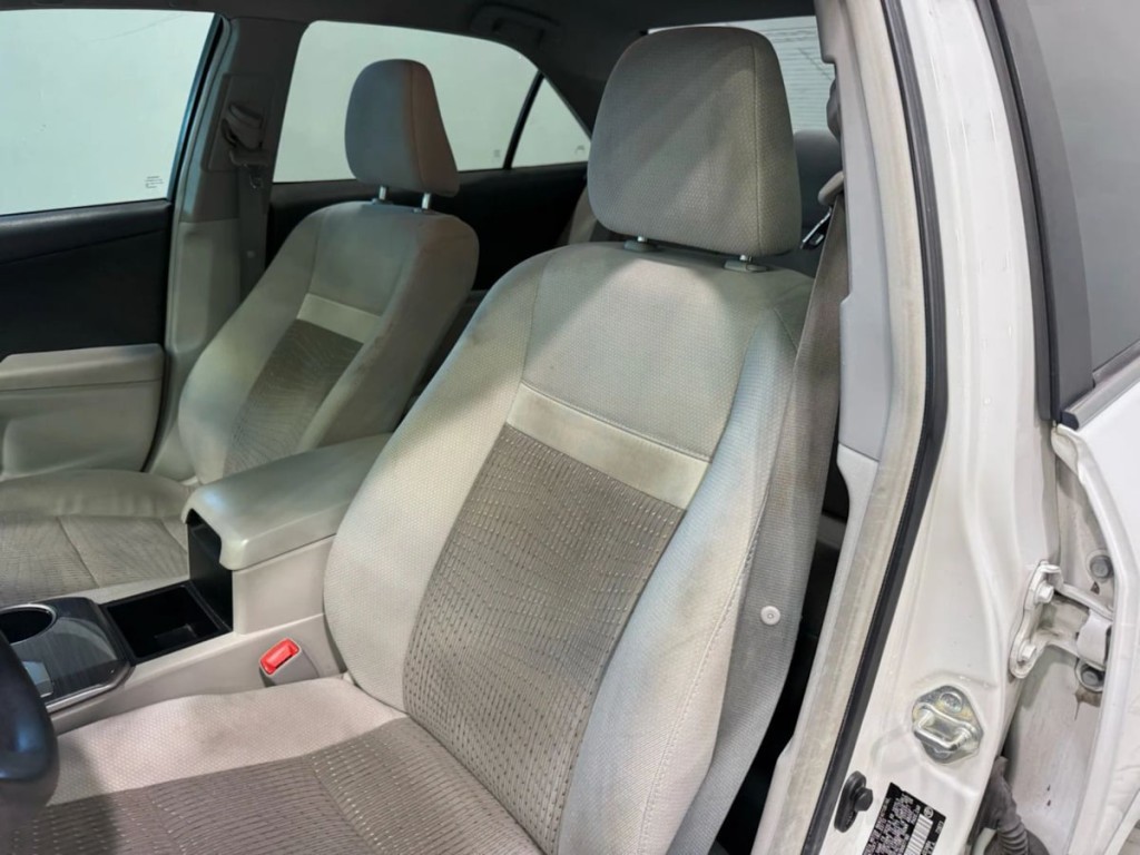 2013 Toyota Camry Image 16