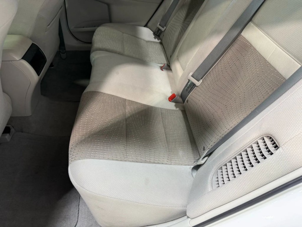 2013 Toyota Camry Image 18