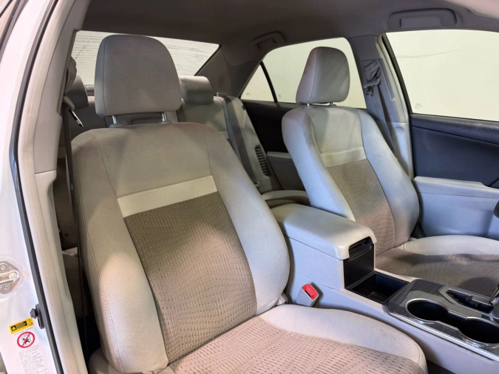 2013 Toyota Camry Image 19