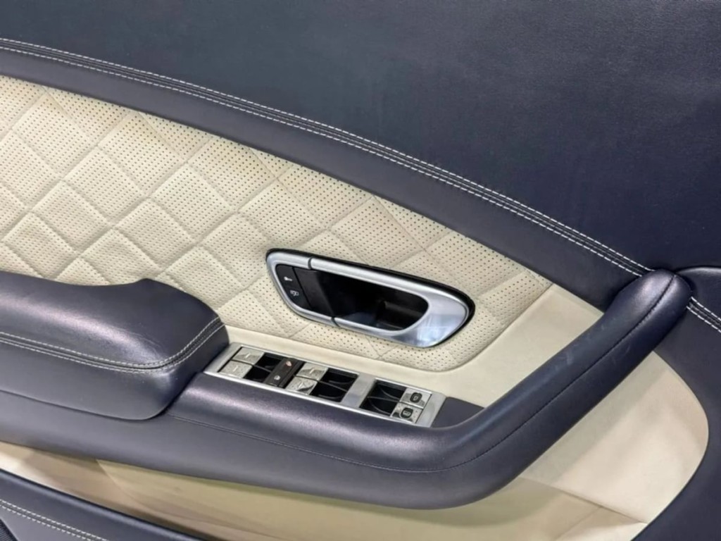 2017 Bentley Continental Image 17