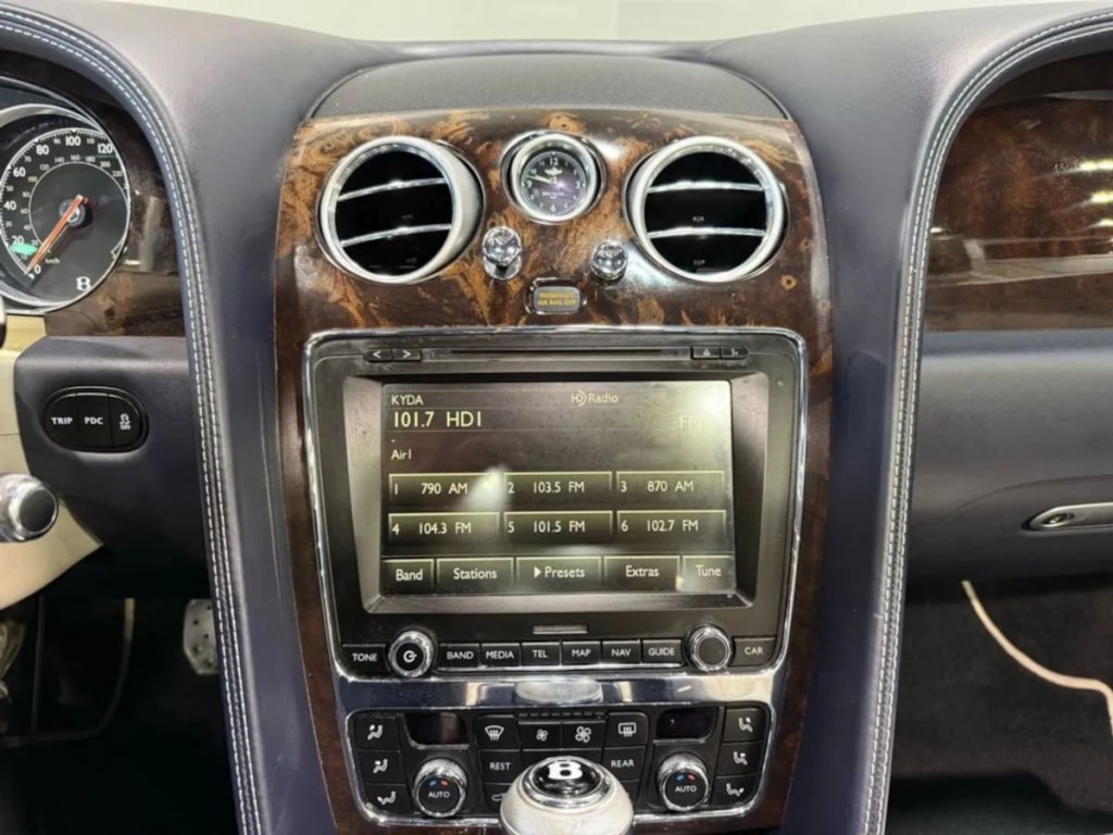 2017 Bentley Continental Image 24