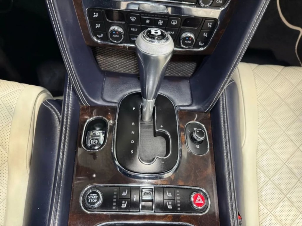 2017 Bentley Continental Image 26