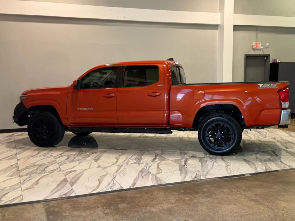 2016 Toyota Tacoma Image 9