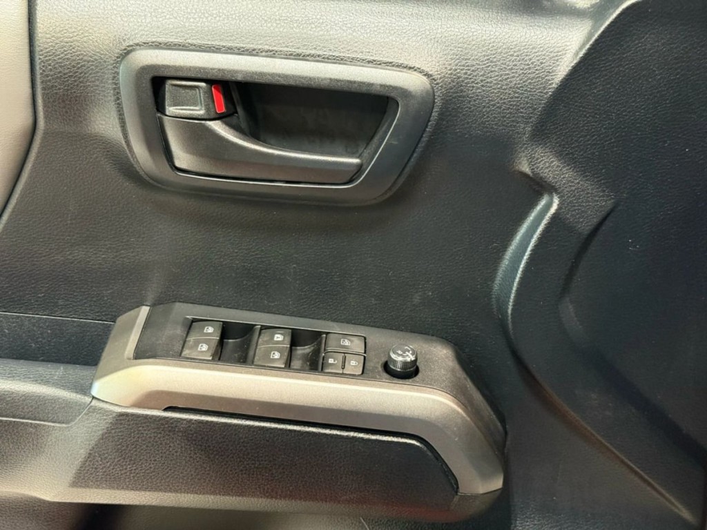 2016 Toyota Tacoma Image 11