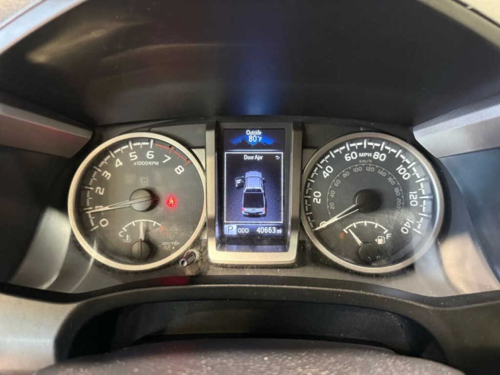 2016 Toyota Tacoma Image 16