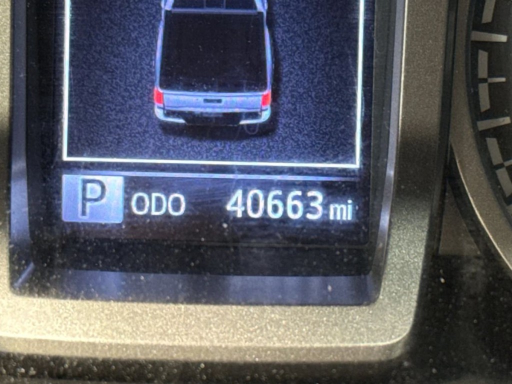 2016 Toyota Tacoma Image 17