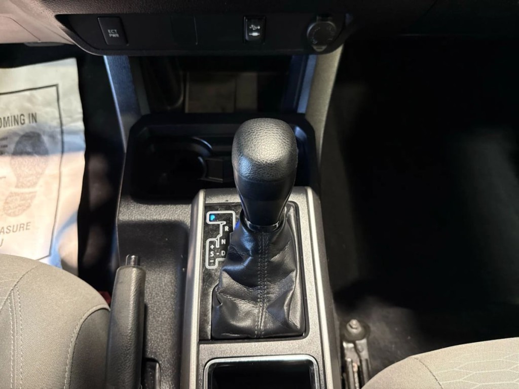 2016 Toyota Tacoma Image 20