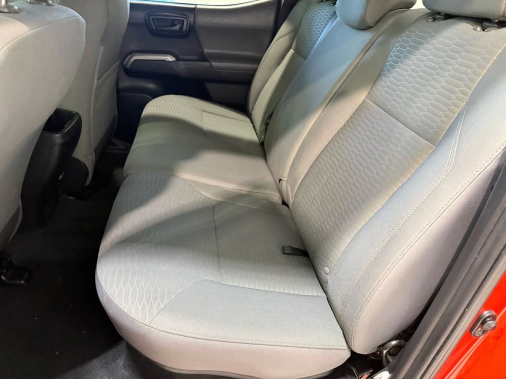 2016 Toyota Tacoma Image 24