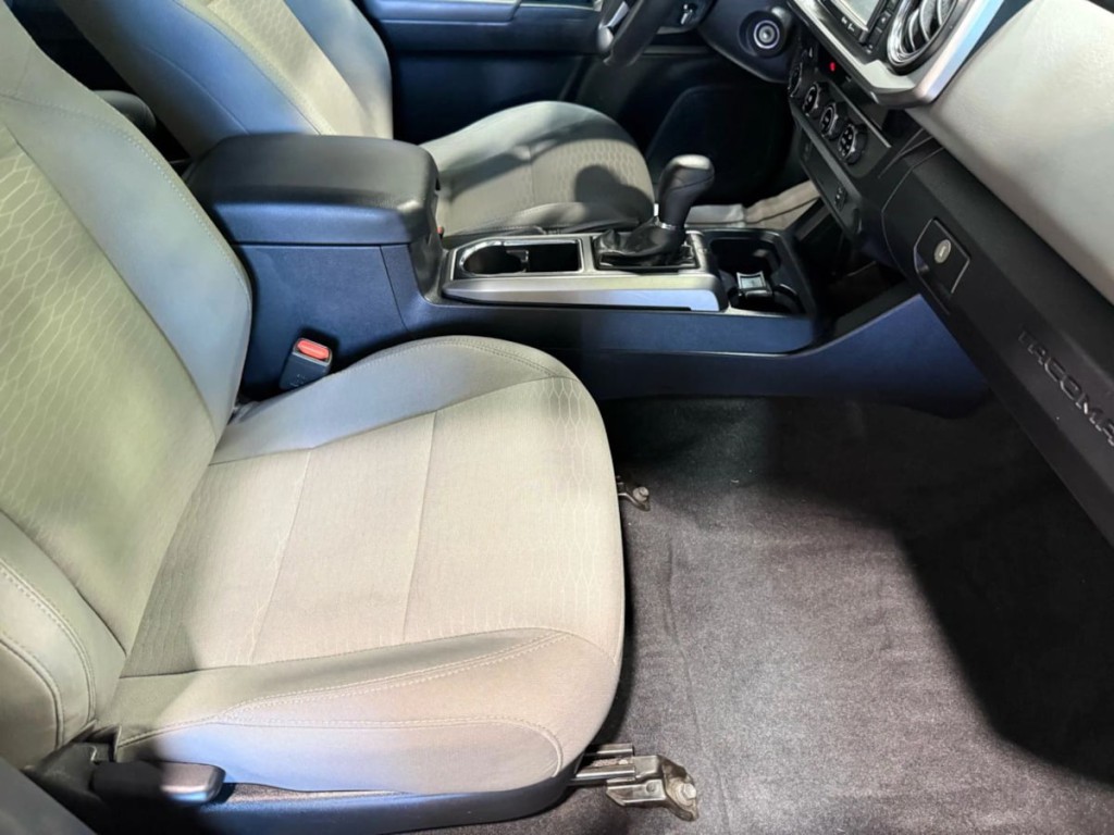 2016 Toyota Tacoma Image 26