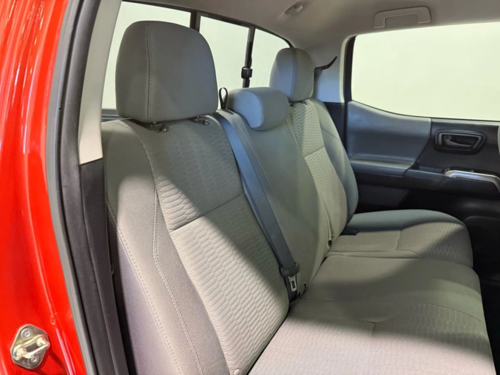 2016 Toyota Tacoma Image 27