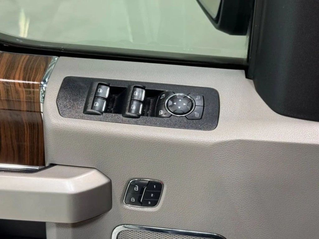 2015 Ford F-150 Image 13