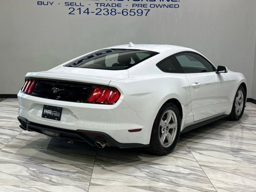 2022 Ford Mustang Image 3