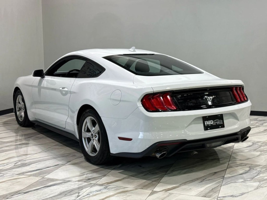 2022 Ford Mustang Image 5