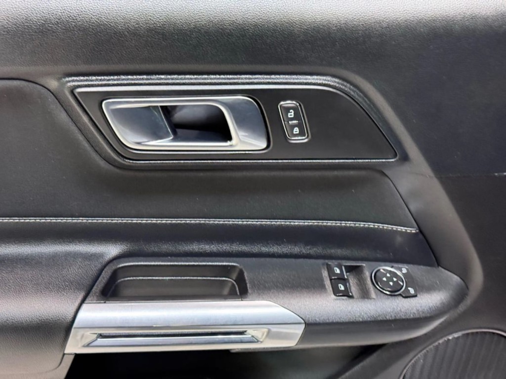 2022 Ford Mustang Image 9