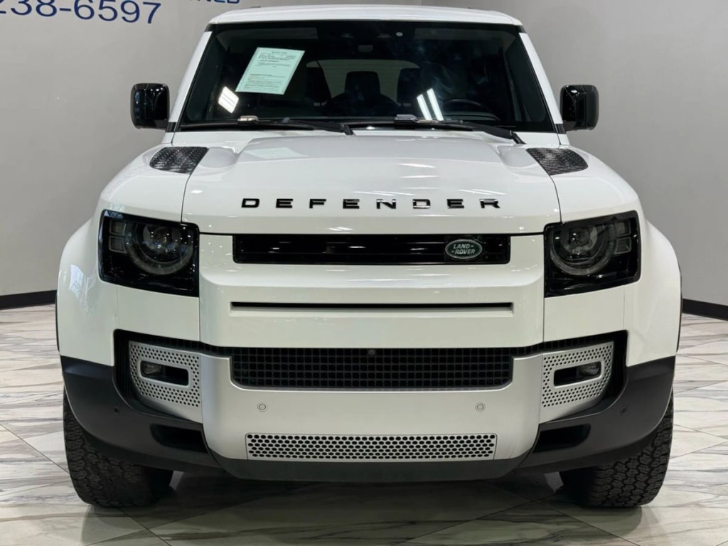 2024 Land Rover Defender Image 3