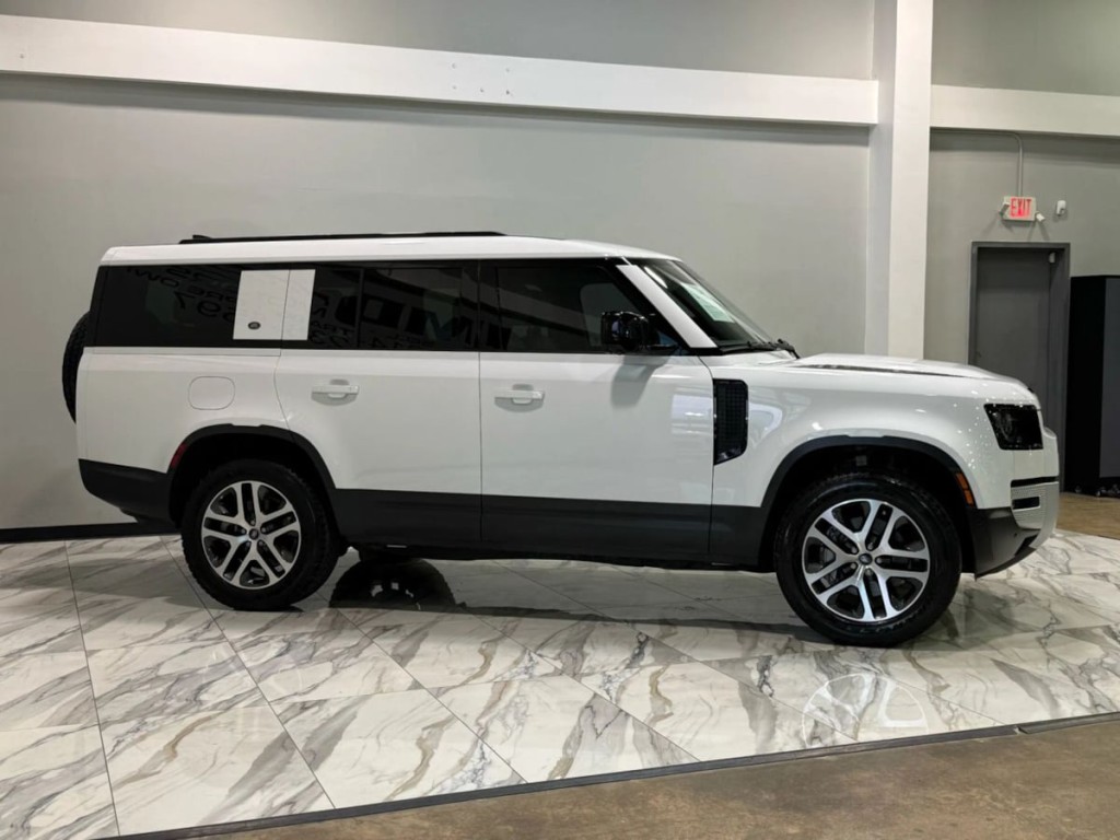 2024 Land Rover Defender Image 5