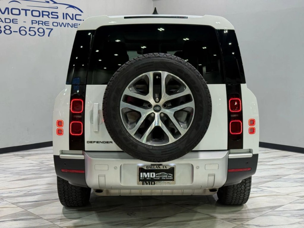 2024 Land Rover Defender Image 7