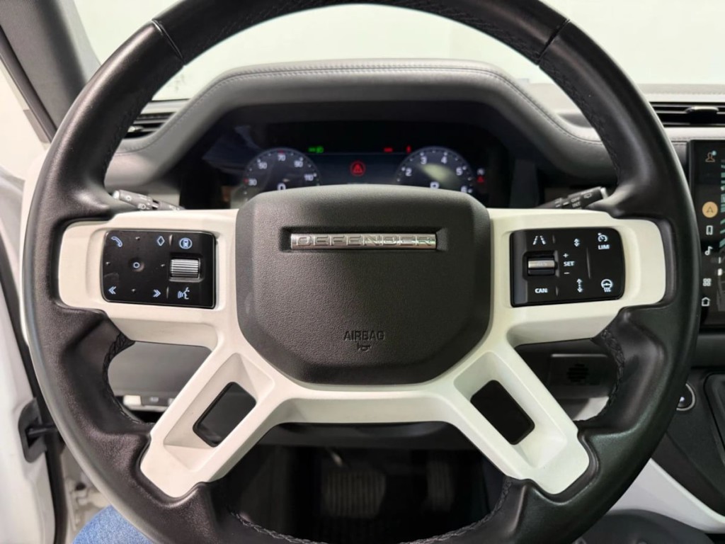2024 Land Rover Defender Image 13