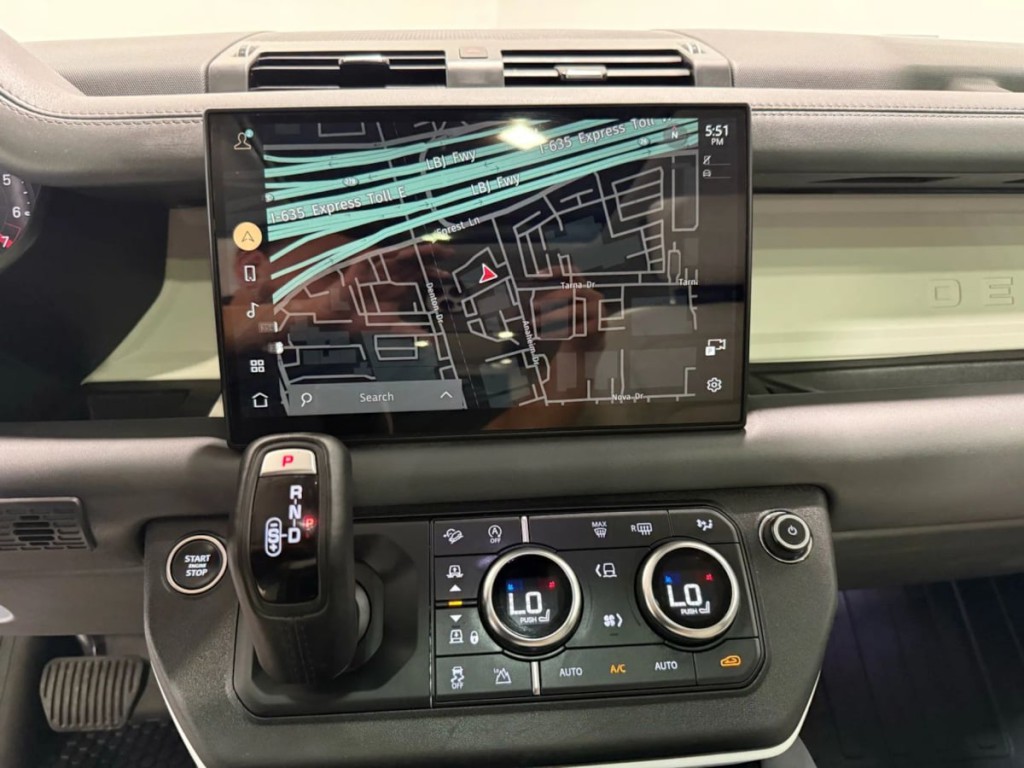 2024 Land Rover Defender Image 16