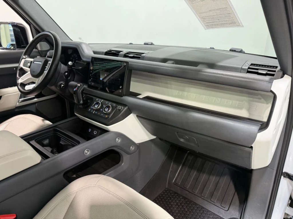 2024 Land Rover Defender Image 17
