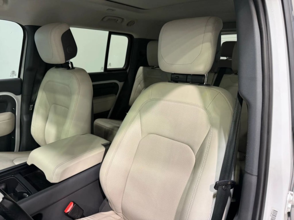 2024 Land Rover Defender Image 18