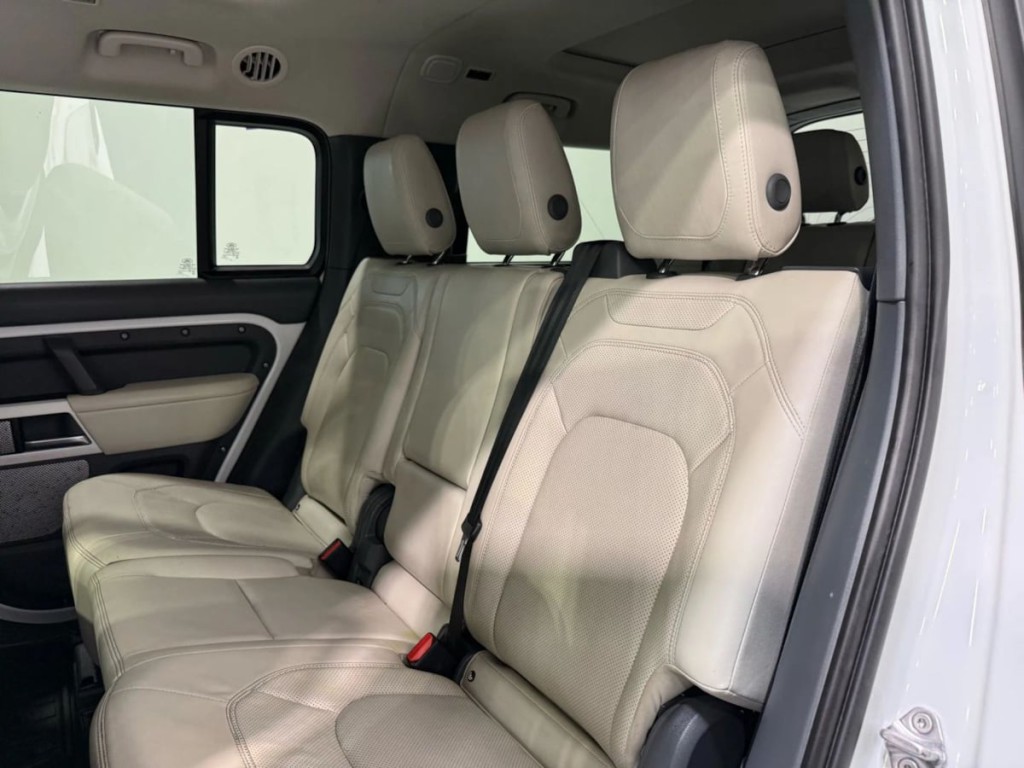 2024 Land Rover Defender Image 19