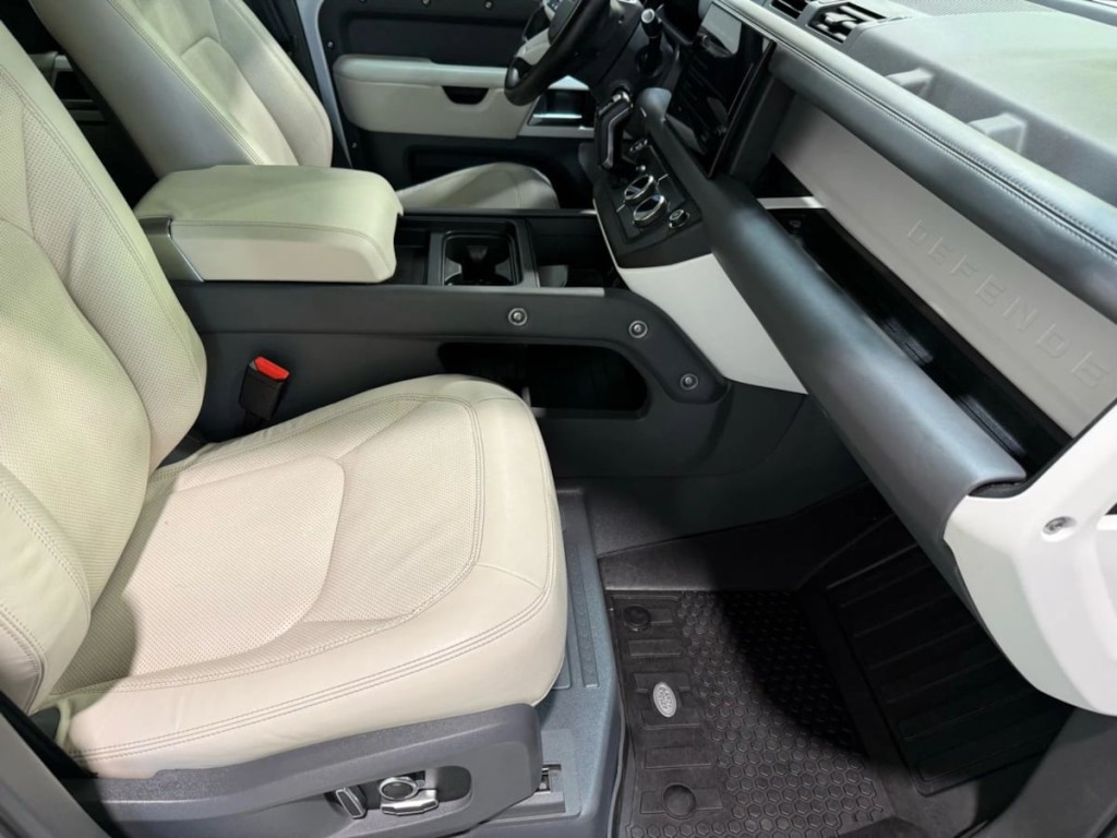 2024 Land Rover Defender Image 21