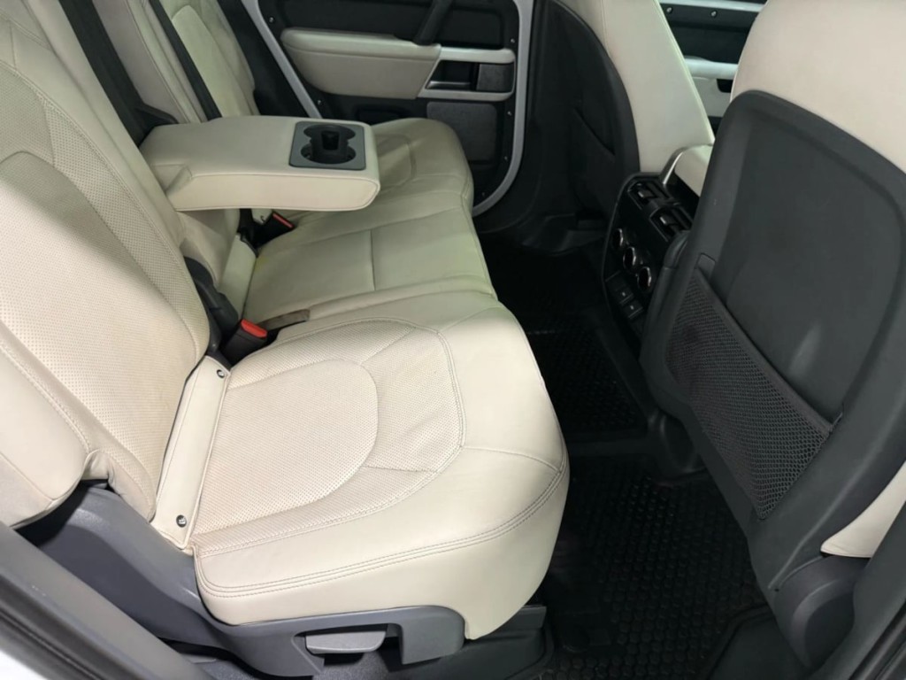 2024 Land Rover Defender Image 22