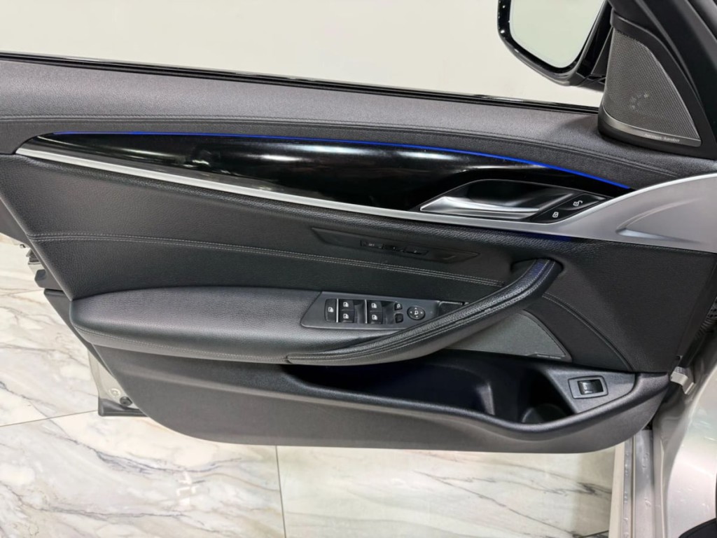 2020 BMW 5 Series Image 8