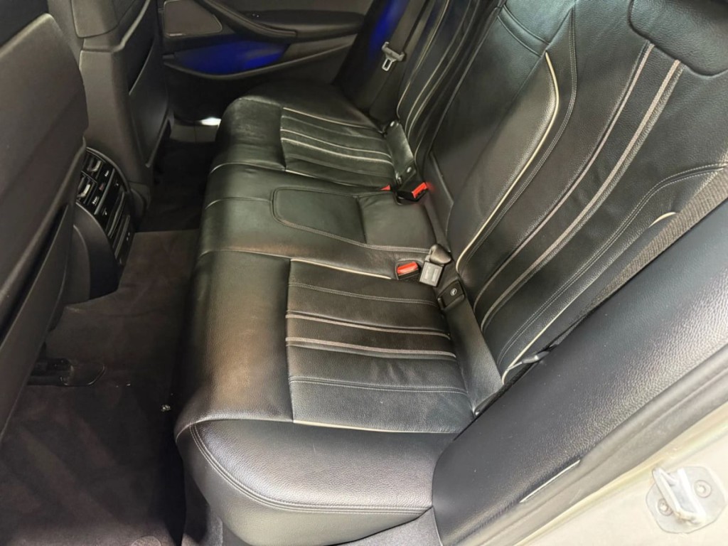 2020 BMW 5 Series Image 17