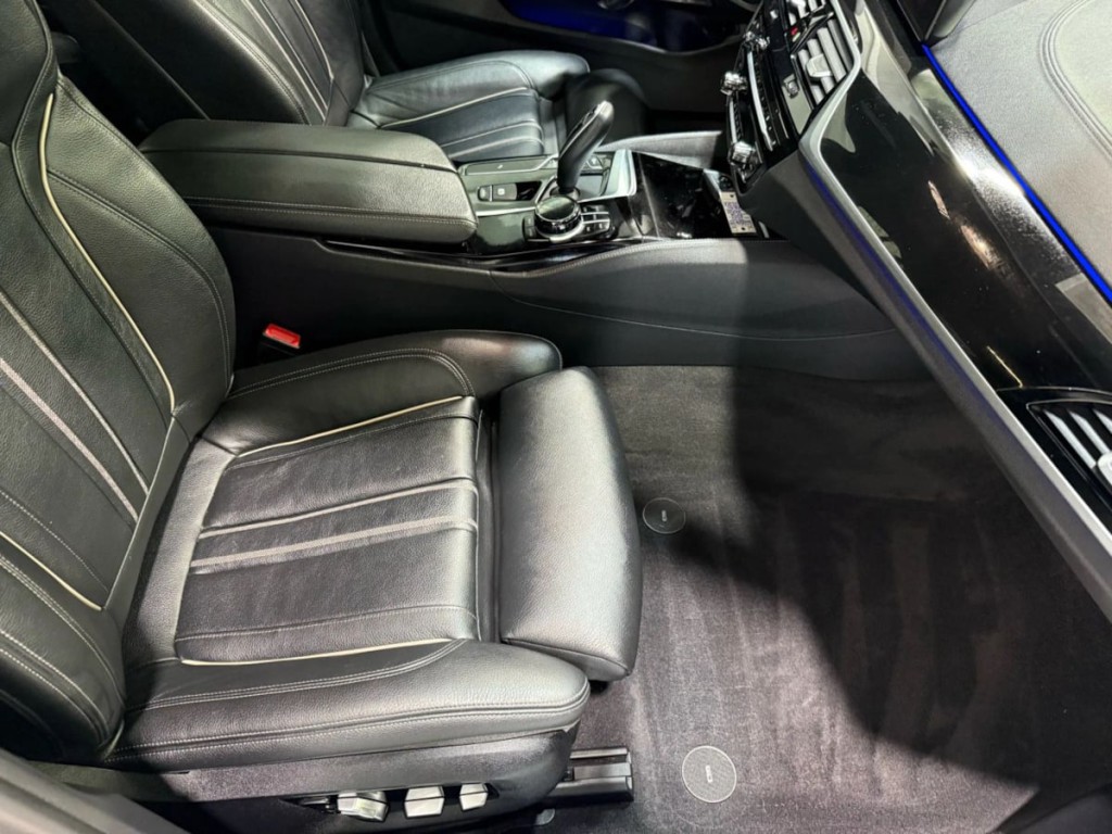 2020 BMW 5 Series Image 19