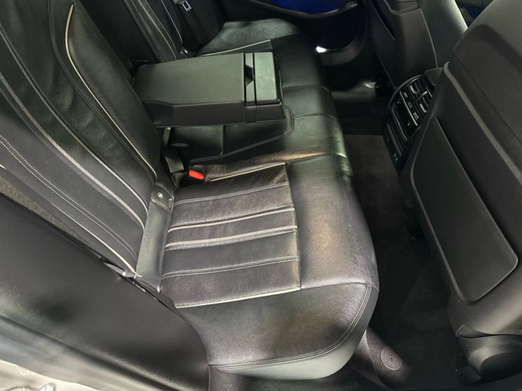 2020 BMW 5 Series Image 21