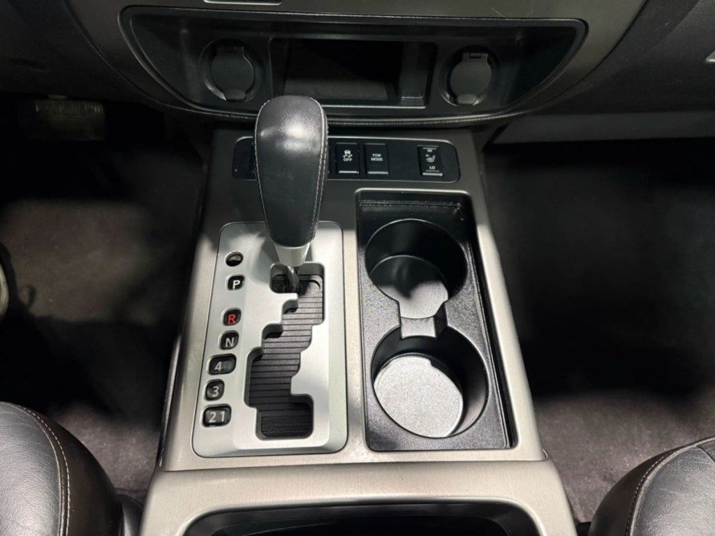 2015 Nissan Armada Image 12