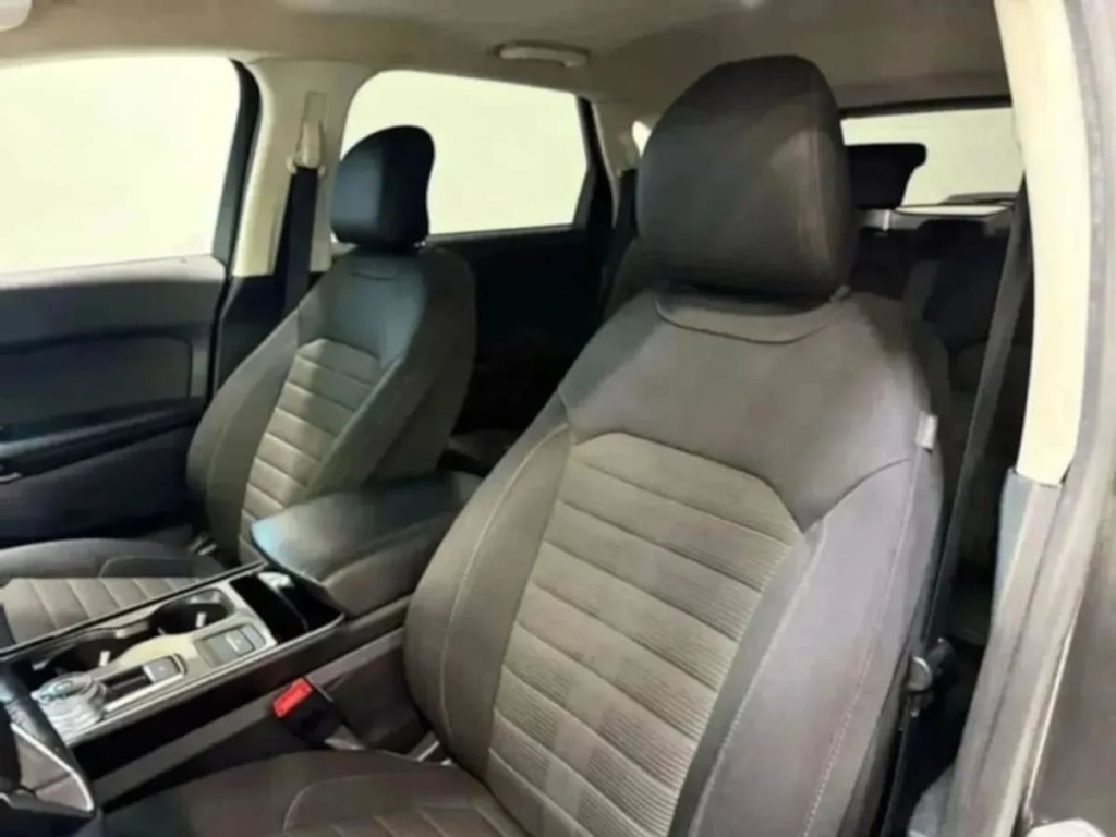 2019 Ford Edge Image 16