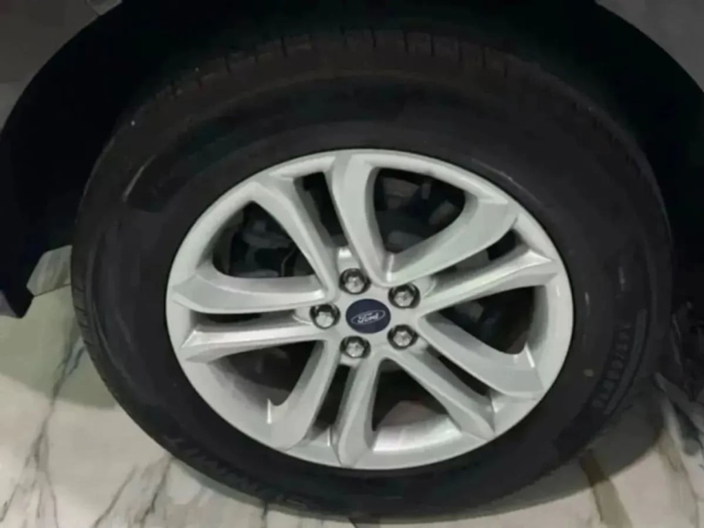 2019 Ford Edge Image 21