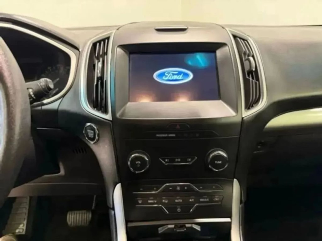 2019 Ford Edge Image 39