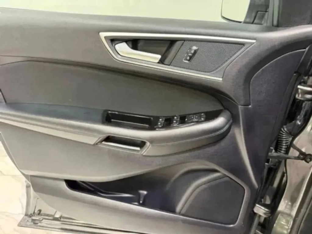 2019 Ford Edge Image 42