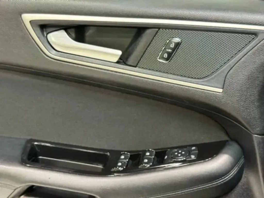 2019 Ford Edge Image 43