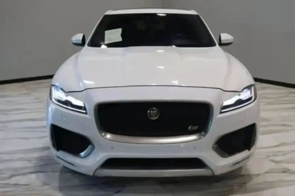 2020 Jaguar F-PACE Image 2