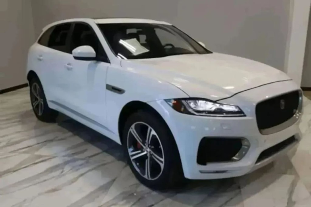 2020 Jaguar F-PACE Image 3