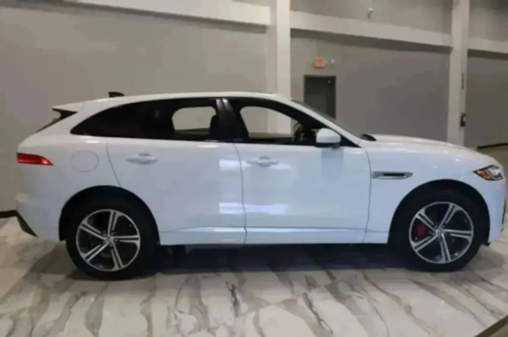 2020 Jaguar F-PACE Image 4