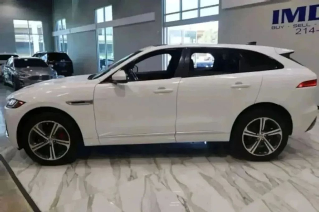 2020 Jaguar F-PACE Image 8
