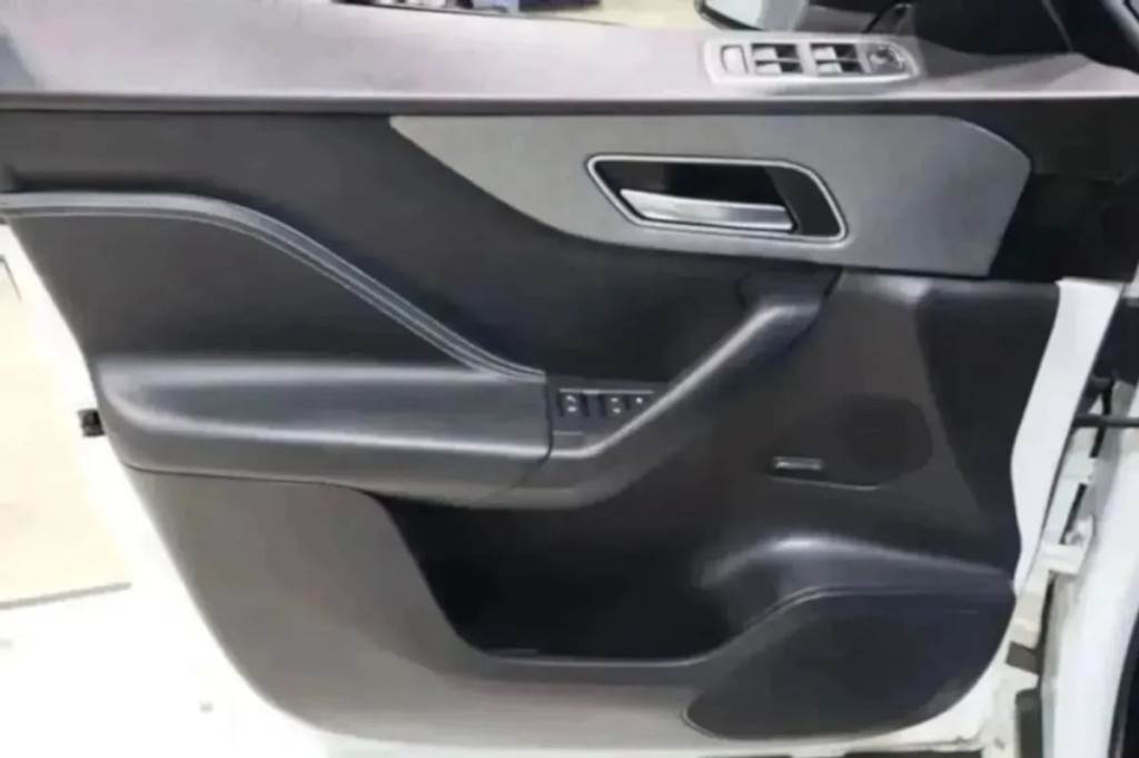 2020 Jaguar F-PACE Image 10