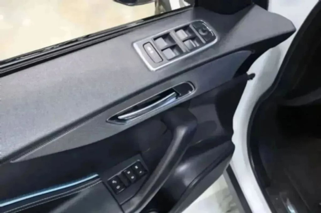 2020 Jaguar F-PACE Image 11