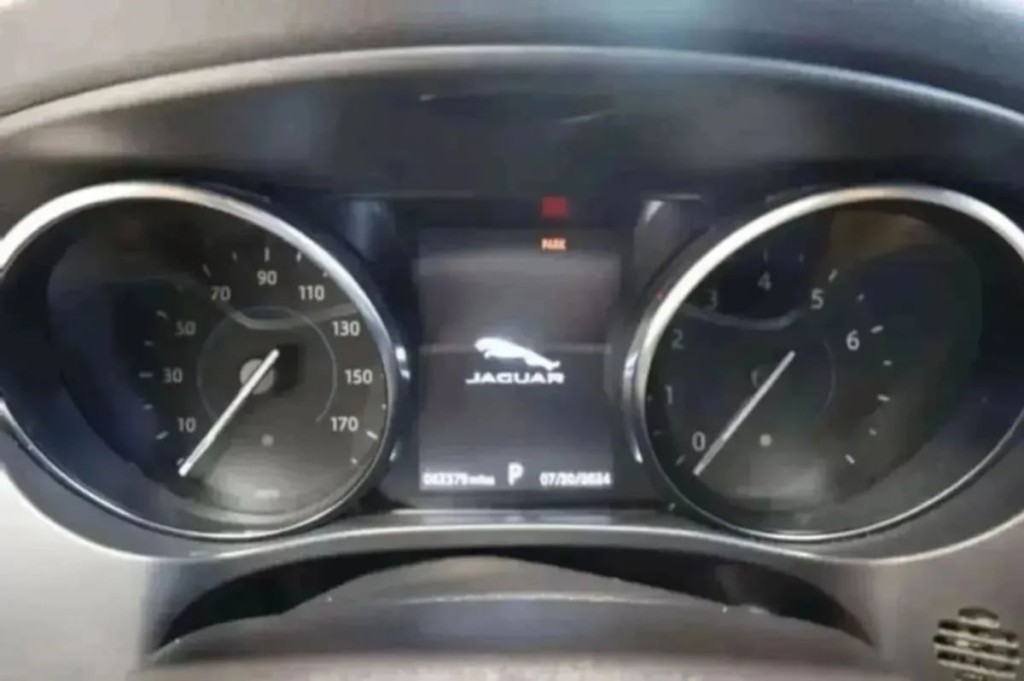 2020 Jaguar F-PACE Image 13