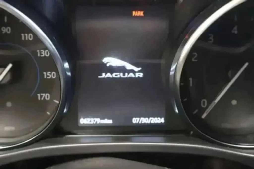 2020 Jaguar F-PACE Image 14