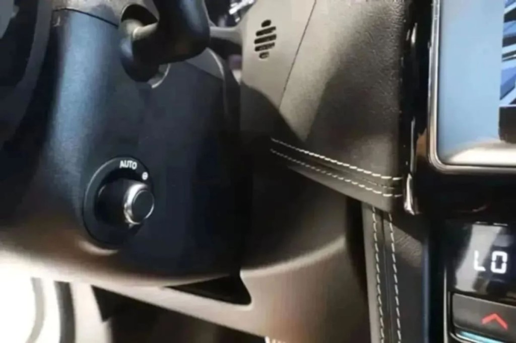 2020 Jaguar F-PACE Image 19