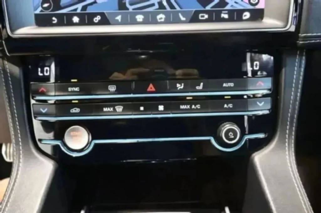 2020 Jaguar F-PACE Image 21